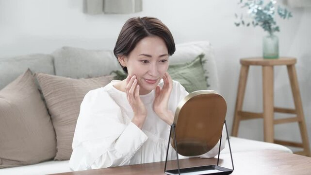女性　スキンケア