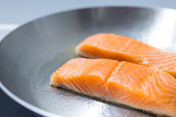 Cooking fresh salmon fillets on gas stove