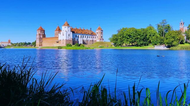 Mir Castle complex. The Architectural Ensemble Of Feudalism, An Ancient Cultural Monument, A UNESCO World Heritage Site. Under the Blue Sky, Mir Castle of the XVI-XX centuries. Belarusian Gothic. 4К