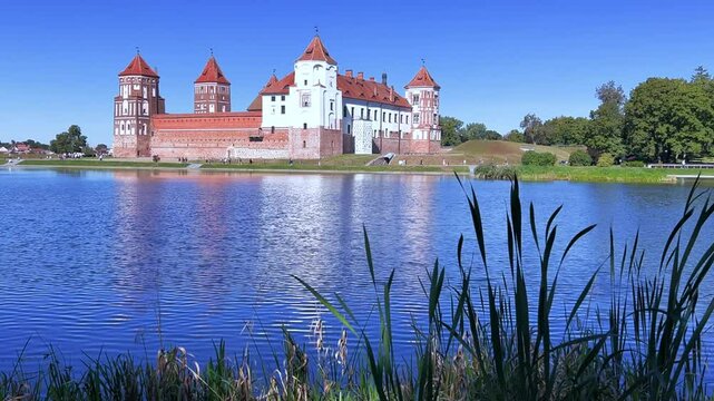 Mir Castle complex. The Architectural Ensemble Of Feudalism, An Ancient Cultural Monument, A UNESCO World Heritage Site. Under the Blue Sky, Mir Castle of the XVI-XX centuries. Belarusian Gothic. 4К