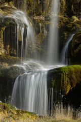 Obraz premium CASCADA DE LA BALSA. CERCA DE LA POBLACIÓN DE VALDEMORO DE LA SIERRA. PROVINCIA DE CUENCA, CASTILLA LA MANCHA. ESPAÑA