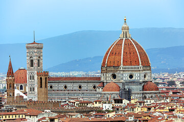 Fototapeta premium Santa Maria del Fiore (Italian: La Cattedrale di Santa Maria del Fiore — Cathedral of Saint Mary of the Flower) is a cathedral in Florence, the capital of Tuscany.