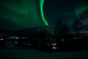 Aurore boréale sur Sørbotn et son fjord, Tromsø, Norvège