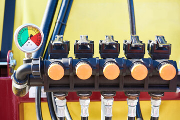 Manometer and hydraulic valves
