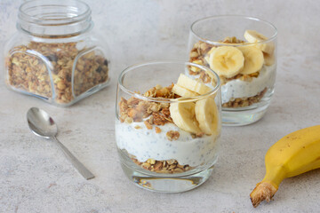 sugarfree and Healthy Breakfast Parfait with Banana slices and oats