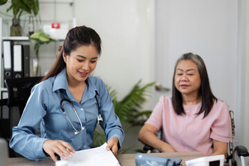 Obraz premium Health Check and Interaction. A nurse documenting care while interacting with a senior patient.