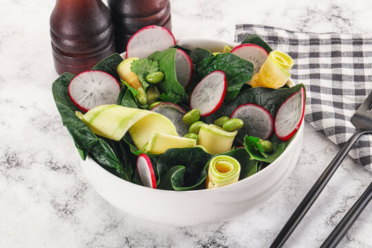 Green salad with zucchini and spinach
