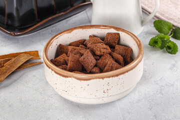 Dry sweet chocolate ceral flakes