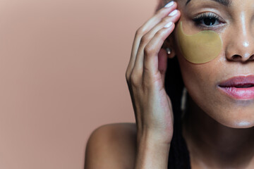 Fototapeta premium Beautiful woman making skin and facial beauty treatments