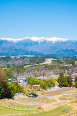 春の中央アルプスの眺め　中川村