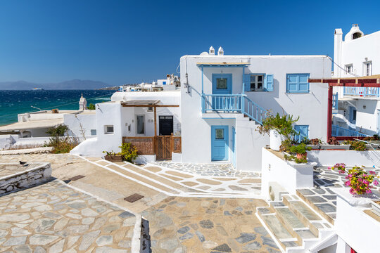 Fototapeta Streets and traditional architecture with blue-white buildings, island of Mykonos, Greece.