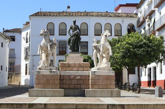 Monument &agrave; Manolete, c&eacute;l&egrave;bre matador espagnol, ville de Cordoba, r&eacute;gion d'Andalousie, Espagne