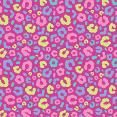 Simple pastel leopard skin print seamless pattern. Cheetah skin flat style background in retro boho colors. Hand drawn gender neutral pastel leopard print background. Cute and fun kids safari design.
