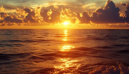 Obraz premium Ocean Sunset: A beautiful sunset over the ocean, with golden light reflecting off the water and the sky filled with soft, warm hues.