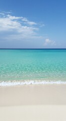 Obraz premium Tranquil Turquoise Waters: Serene Beachscape Under a Summer Sky