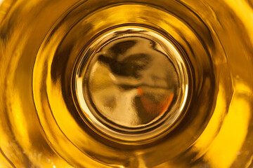 Abstract close-up of a golden surface with concentric rings. A metallic sheen, elegant and modern, perfect as a background for creative design and visual projects.