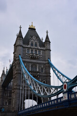 Obraz premium Looking Up at Tower Bridge in London England