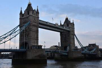 Obraz premium Scenic Views of London Bridge Over the Thames