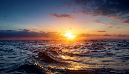 Obraz premium Dawn sun in the sea