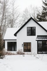 Naklejka premium Charming white house surrounded by snow in a serene winter landscape with tall trees and a peaceful atmosphere during daylight