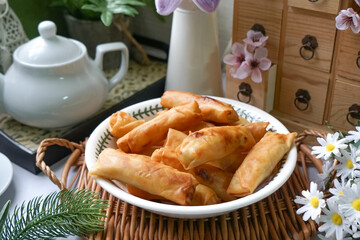 Fried spring rolls or Popiah Goreng, crispy fried spring roll filled with vegetables, meat or prawns, offering a crunchy delight.  Usually served for breakfast or afternoon tea.