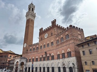 Piazza del Campo with Palazzo Pubblico and Torre del Mangia, Siena, italy