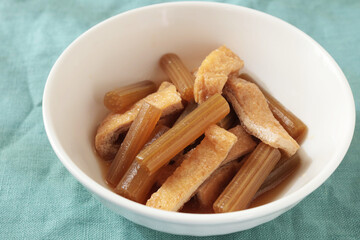 フキと油揚げの煮物