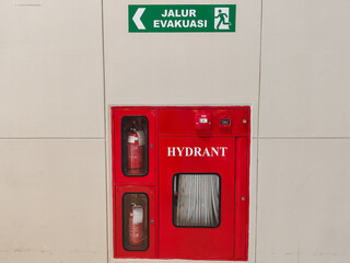 Fototapeta premium hydrant box and fire extinguisher and Jalur evakuasi symbols in English evacuation route