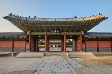 Daejojeon Hall and Seonpyeongmun Gate in Changdeokgung Palace, UNESCO World Heritage Site in Seoul, Korea, 인정전 선평문, 창덕궁