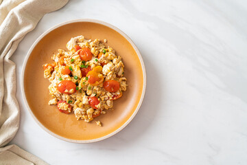 stir-fried tomatoes with egg on plate