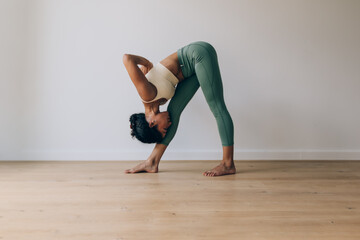 Obraz premium Young woman practicing yoga, performing an intense stretching pose