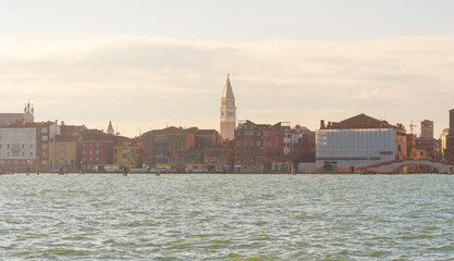Obraz premium Colorful Venetian buildings along the Grand Canal