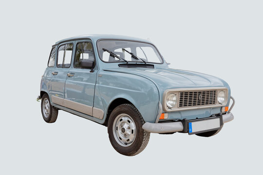 Renault R 4 auf einer Oldtimerausstellung im Kurpark von Bad Neuenahr am 13. April 2025