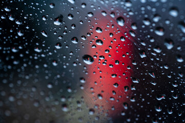 傘に付いた雨の雫