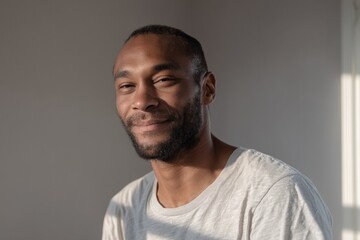 Obraz premium close-up of smiling man with facial scars mentoring youth in art therapy session