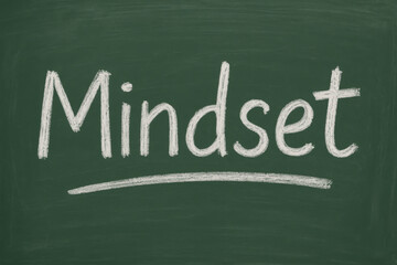 Obraz premium Chalkboard with the word Mindset, motivational concept in handwritten style