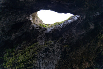 Smoo Cave in the Scottish Highlands captivates with its wide coastal opening and water-carved chambers. A wild and mysterious landscape, rich in natural wonder and atmosphere.