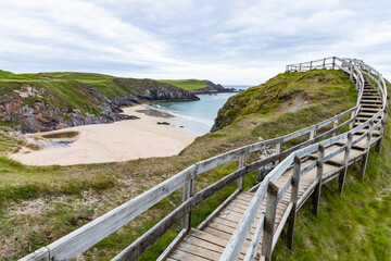 Panoramic viewpoint above Durness Beach, powerful waves crash against golden sand and striking rocks rise along the shore. A wild, breathtaking coastal scene in the heart of the Scottish Highlands.