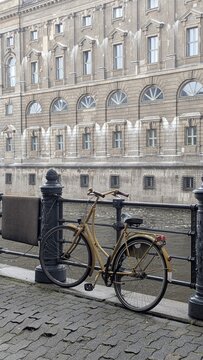 Fahrrad am Gitter