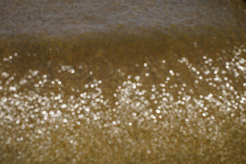 輝く水面のボケ玉