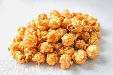  Caramel  popcorn on white background t ,Snack	