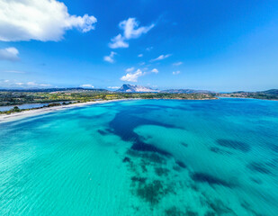 Obraz premium Drone view of Cala Brandinchi under a blue sky