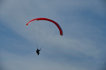Paraglider im Val de Villé im Elsass