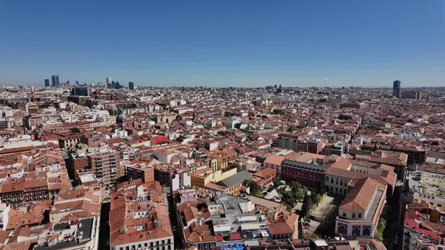 (PANEO) Vista a&eacute;rea de la ciudad de Madrid, Espa&ntilde;a. Abril 2025.