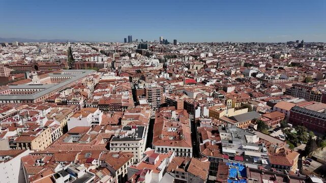 Vista a&eacute;rea de la ciudad de Madrid, Espa&ntilde;a. Abril 2025.