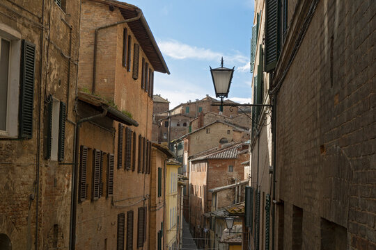 Fototapeta Siena old town narrow streets with medieval buildings, Tuscany, Italy.