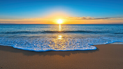 Obraz premium Serene Sunrise Over Tranquil Ocean Waves on Sandy Beach in Vibrant Colors of Morning Light