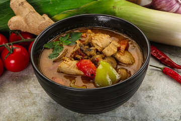 Thai curry with chicken and basil