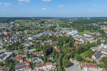 Die Stadt Mainburg an der Abens in Niederbayern aus der Vogelperspektive