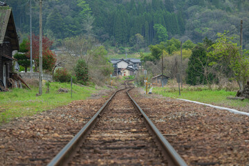 Fototapeta premium 日本の岡山県新見市の岩山駅の美しい春の風景